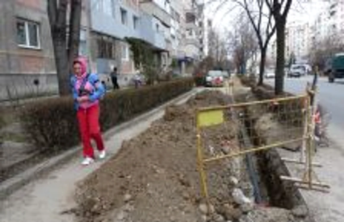 Piteştenii şi fac loc printre gropi