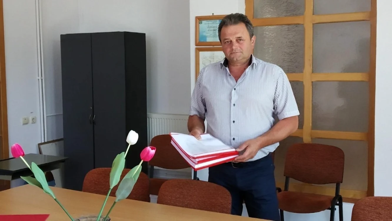 Primarul din Sărăţeni a murit alături de una dintre fiicele sale, asfixiaţi într-o fosă septică FOTO Observator