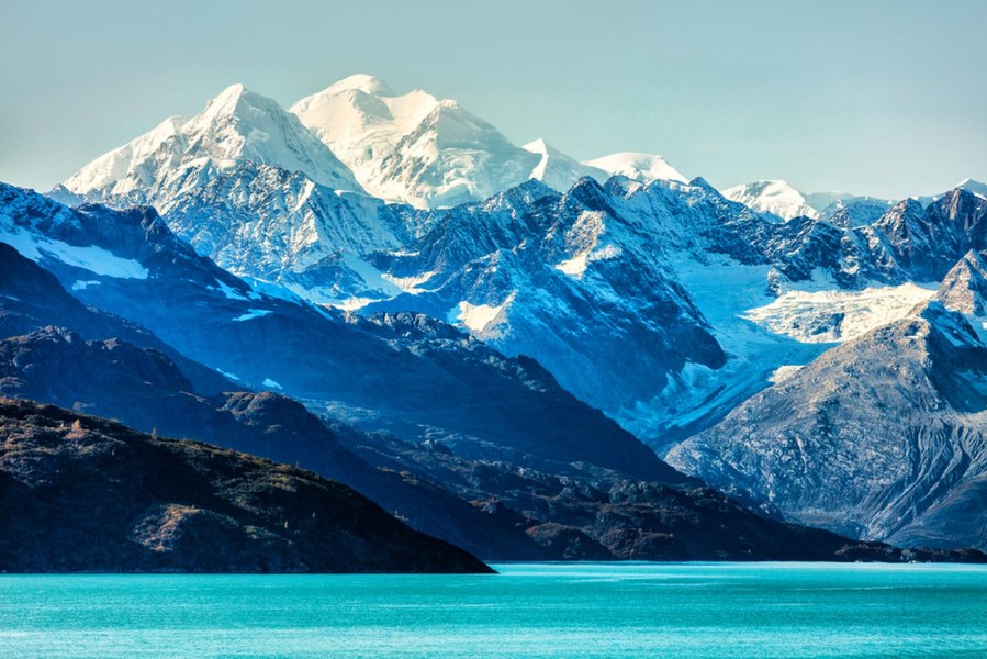 Cum au supraviețuit un tată și cele două fiice timp de 12 ore, după ce avionul lor s-a prăbușit într-un lac înghețat din Alaska