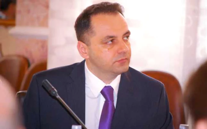 
    Senatorul Vasile Cristian Lungu are 40 de ani, a terminat Teologia și a stat 16 ani în SUA  