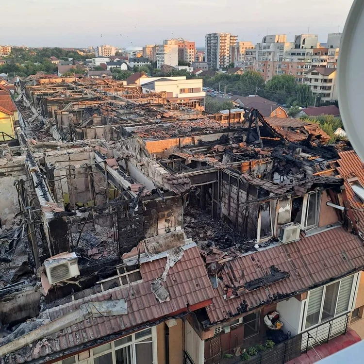 Blocuri făcute scrum, în Craiova Foto: Facebook 