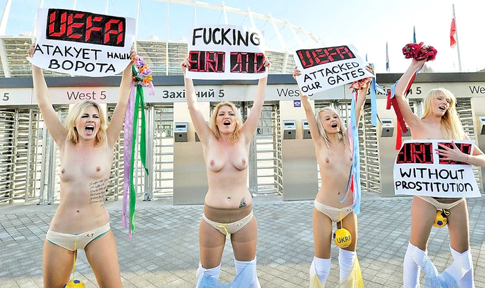 Protestează la ele acasă în Kiev, Ucraina