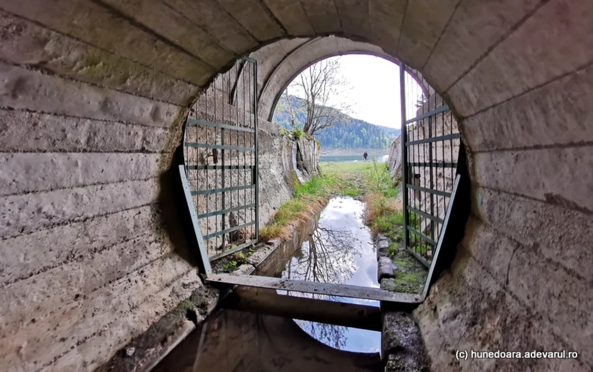 Tunel din Retezat. Foto: Daniel Guță