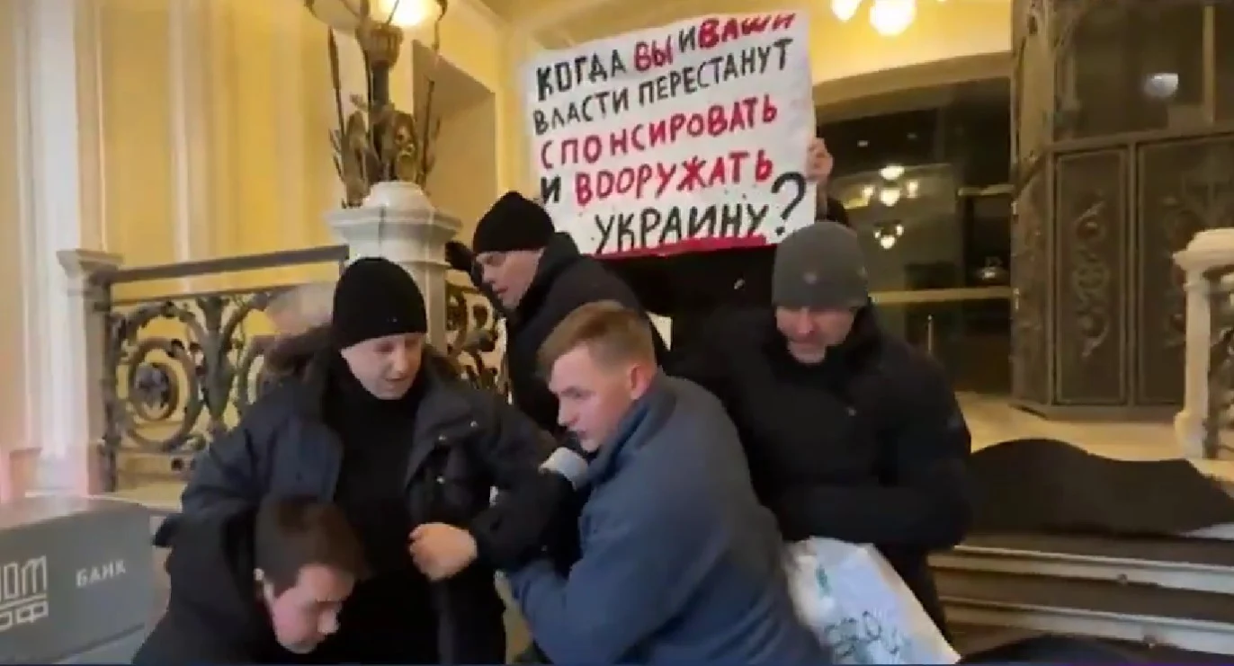 Ambasadorul Poloniei în Rusia, atacat de activiști pro-ruși la Sankt Petersburg. „Au fost jigniri și o încercare de folosire a forței”