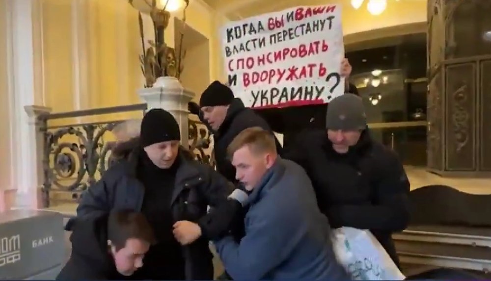 Ambasadorul Poloniei în Rusia, atacat de activiști pro-ruși la Sankt Petersburg. „Au fost jigniri și o încercare de folosire a forței”