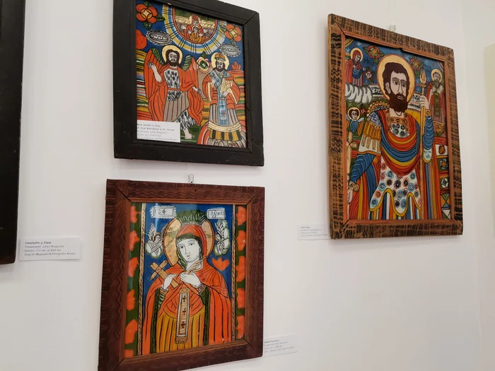 Icoane realizate de renumiții meșteri iconari din Șcheii Brașovului, expuse la Slatina FOTO: A.M.