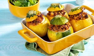 Dovlecei umpluti cu carne de vita si bulgur  Sursa foto shutterstock 2183389293 jpg