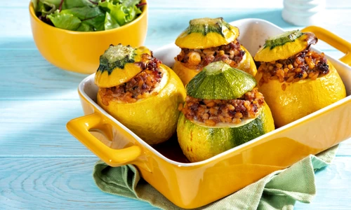 Dovlecei umpluti cu carne de vita si bulgur  Sursa foto shutterstock 2183389293 jpg