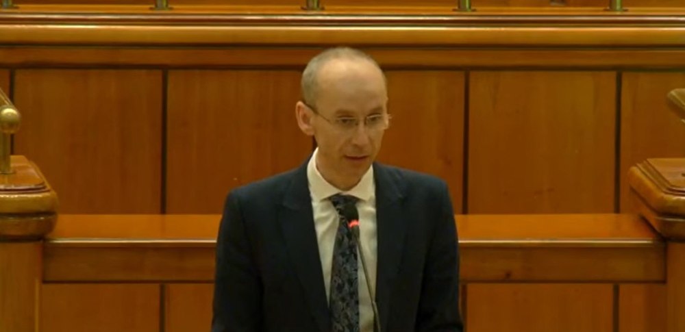 Un deputat AUR face declarații halucinante: „Păpușile Barbie le apropie pe fete de prostituție, nu de rolul de mamă”
