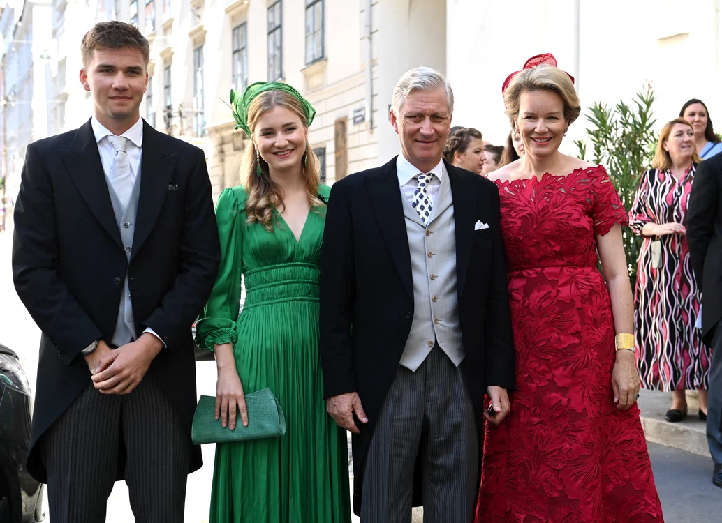 Regele Philippe, Regina Mathilde, Prințul Gabriel și Prințesa Elisabeta a Belgiei la nunta lui Isabel de Habsurg Lorena de la Viena   GettyImages 2286901296 jpg
