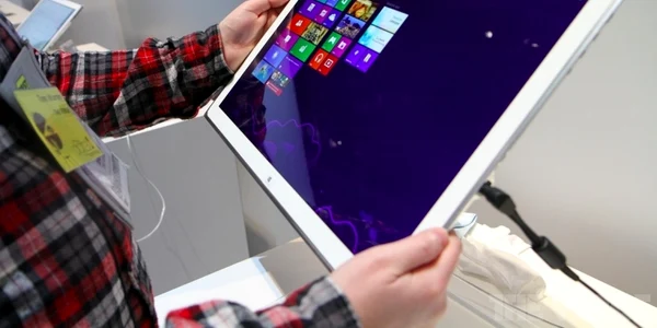 panasonic tableta 20 inci foto the verge