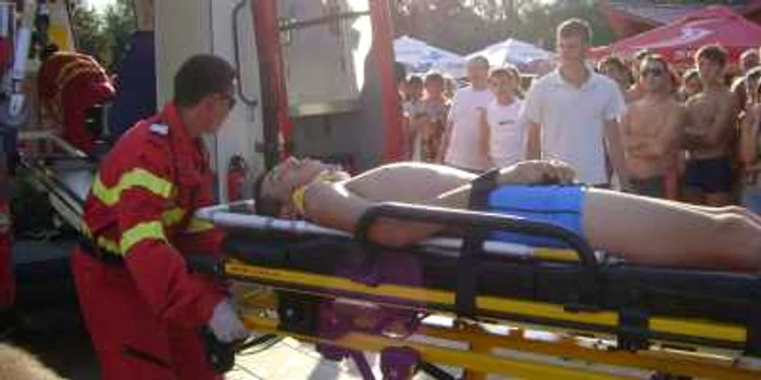 Arad: VIDEO UPDATE Tânărul leşinat în bazinul de la Ştrandul Neptun a murit (GALERIE FOTO)