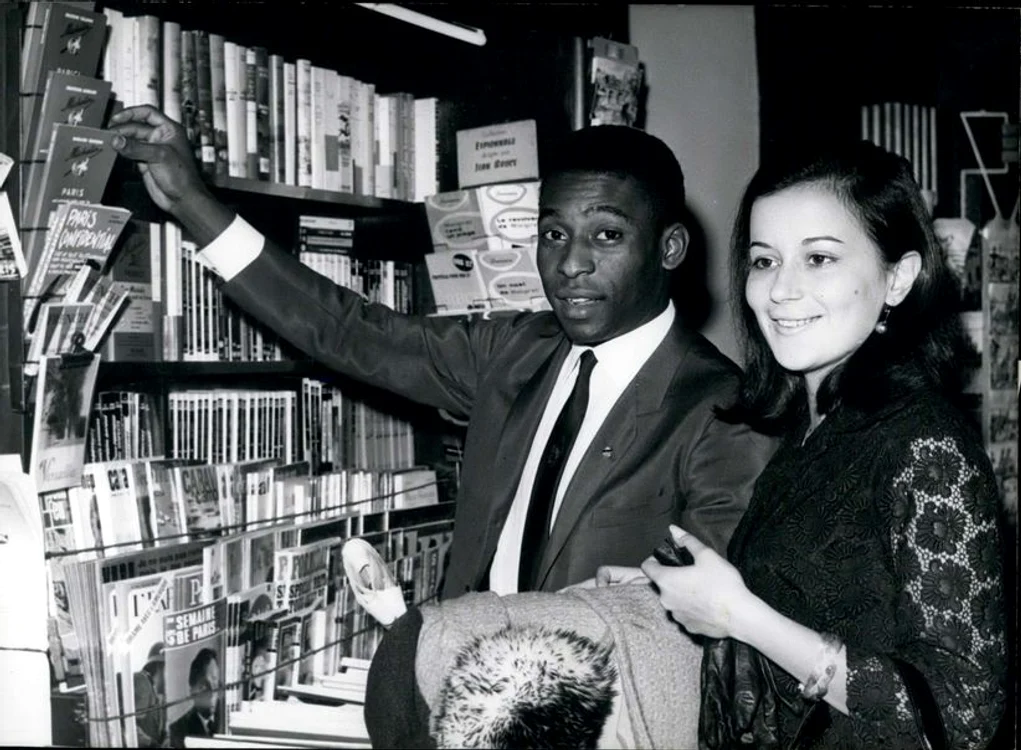 Înainte de a prima căsătorie, Pelé a avut o relaţie controversată @profimediaclickpentrufemei.ro