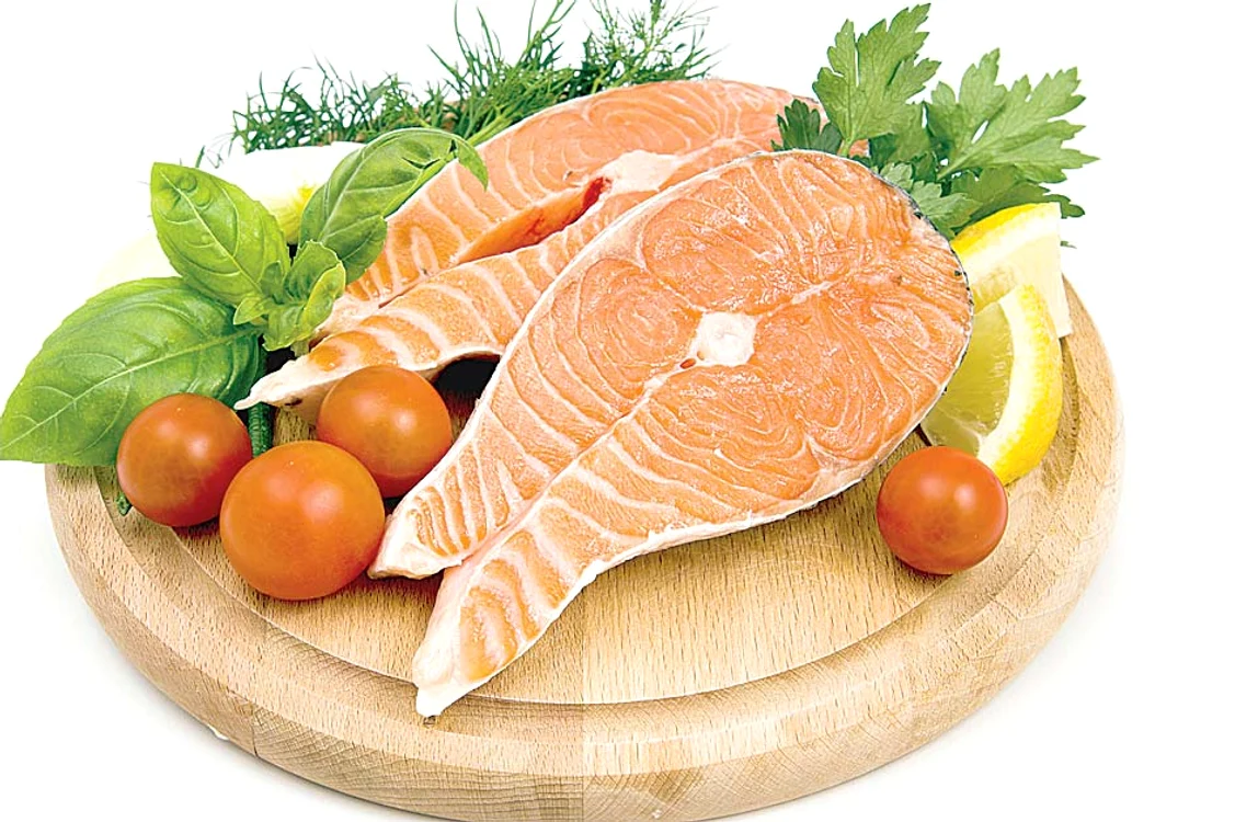 
    Acizii graşi omega 3 care se găsesc în peşte sunt esenţiali pentru funcţionarea corectă a sistemului cardiovascular  