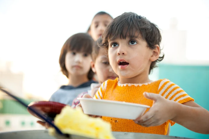 Fondurile limitate transformă „masa caldă” într-o gustare frugală. FOTO: Shutterstock