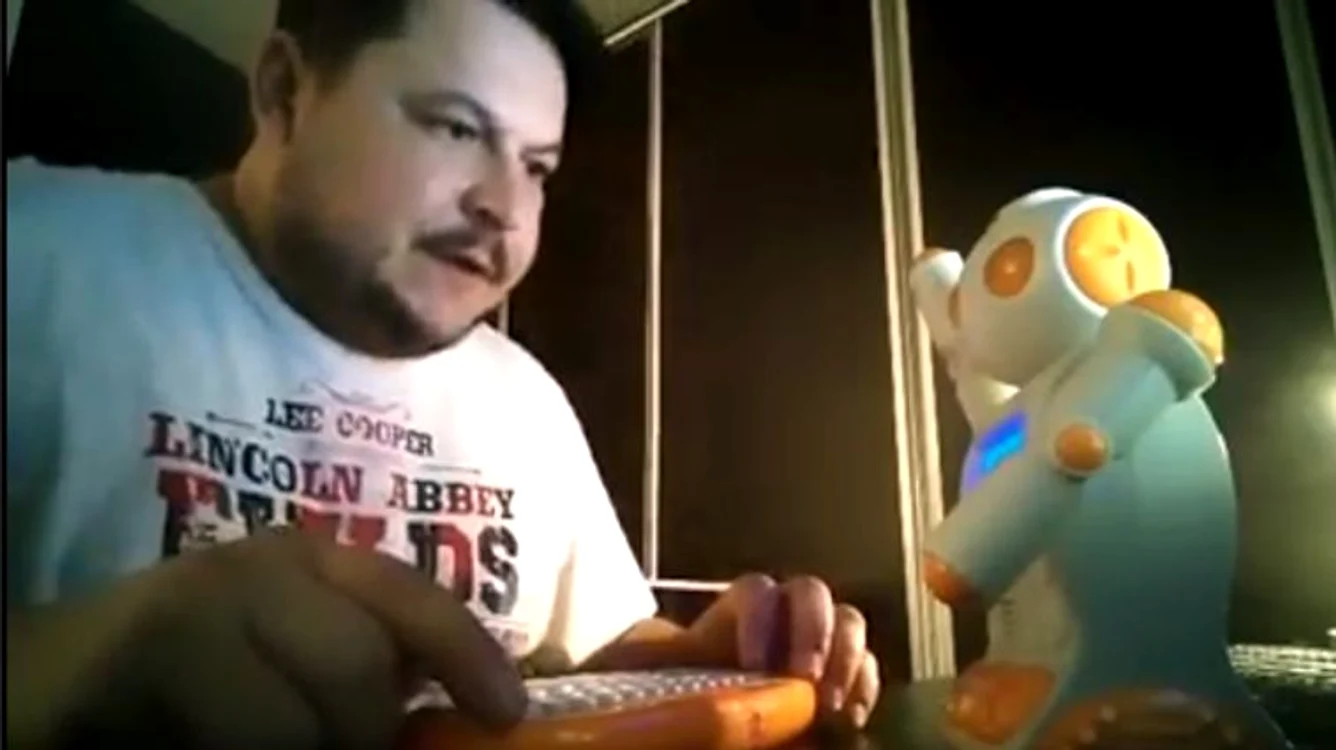 
    Dialogul dintre Mihai Bobonete şi robotul Florin este unul savurosFoto Facebook  