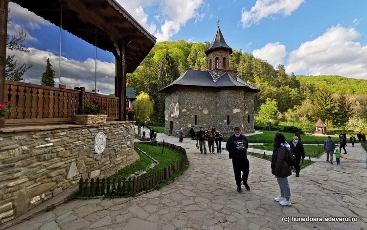 manastiea prislop de paste foto daniel guta adevarul