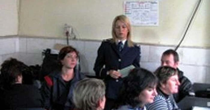 Brăila:Poliţiştii i-au instruit pe factorii poştali cum să scape de atacuri