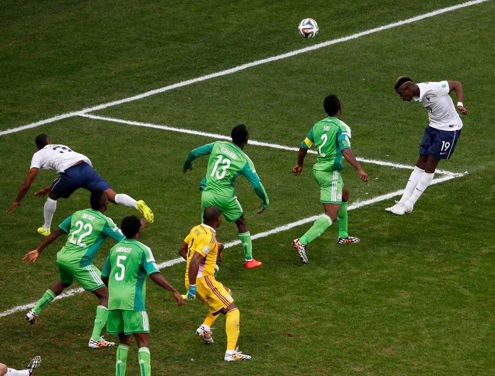 
    Paul Pogba a înscris cu capul, în poarta goală, după o ieşire greşită a portarului nigerian, Enyeama  