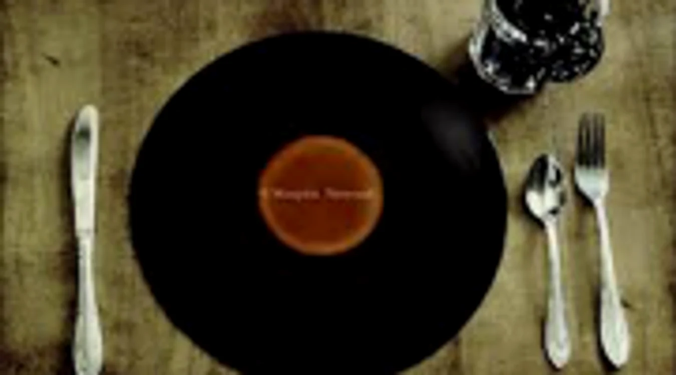 „Unii se bucură de muzică, alţii profită de ea, fiecare după cum 
poate. Banii şi muzica se împacă doar dacă oamenii învaţă să le ţină 
împreună.”
