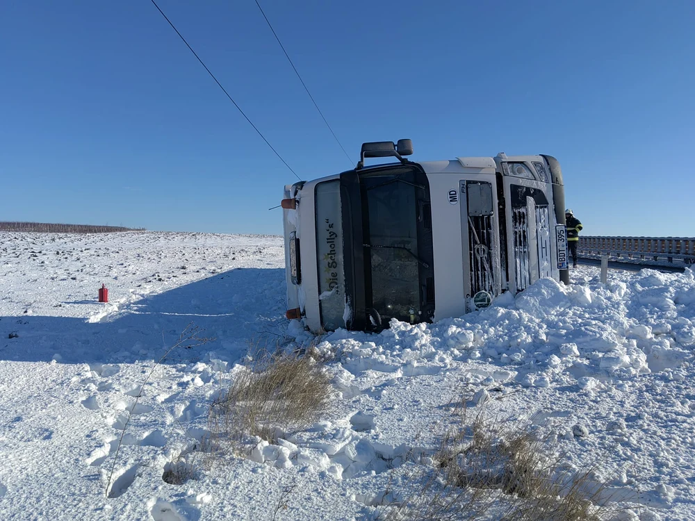 Cisternă cu vin răsturnată pe E85 SURSĂ FOTO Radar Iaşi oficial