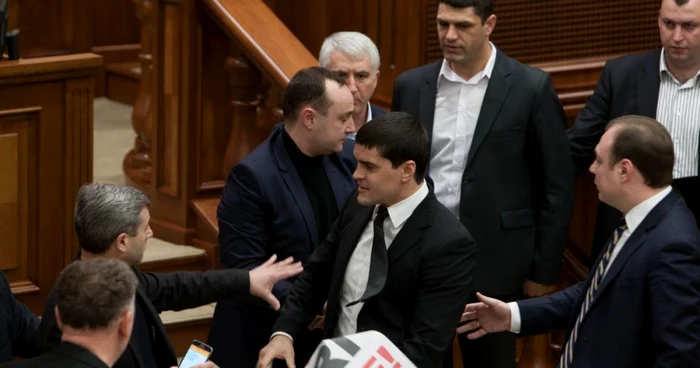 socialistii au protestat in parlament Constantin Tutu FOTO Alexandru Tarlev