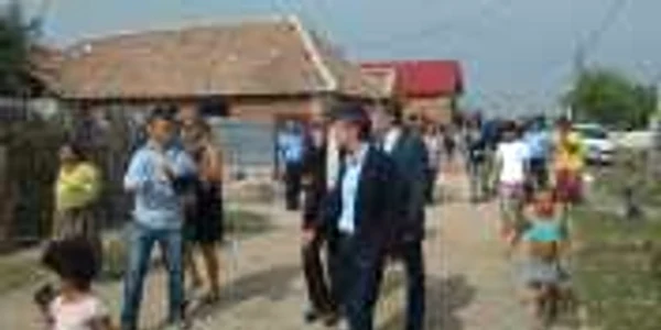 Viceprimarii din Lyon, în vizită la romii din Tinca