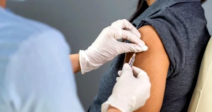 Persoanele cu risc crescut de boală, îndemnate de specialiști în sănătate publică să se vaccineze antigripal de urgență
