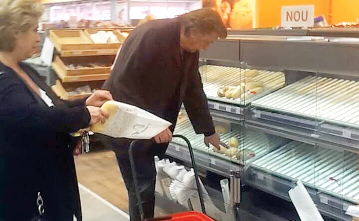 
    Florin Piersic şi-a făcut provizii de chifle  