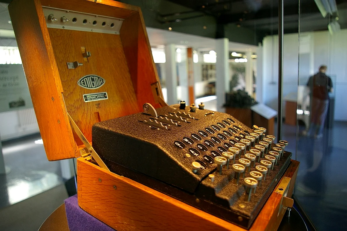 Sovieticii au obținut informații importante despre Enigma de la spionii pe care îi aveau în Marea Britanie (© Tim Gage / Wikimedia Commons)