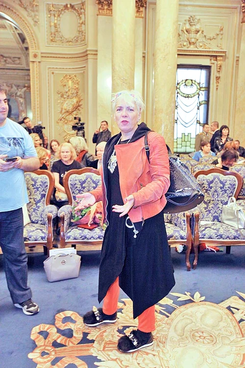 Silvia  Dumitrescu,  58 de ani