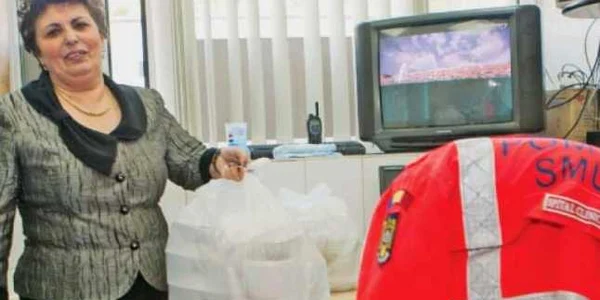 Zilnic, la ora 12.30, Elisabeta Kiraly aduce câteva porţii de mâncare caldă pentru „îngerii“ de la SMURD  
