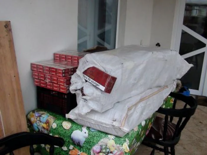 Ţigările au fost descoperite în urma unor percheziţii domiciliare. Foto: IPJ Mh