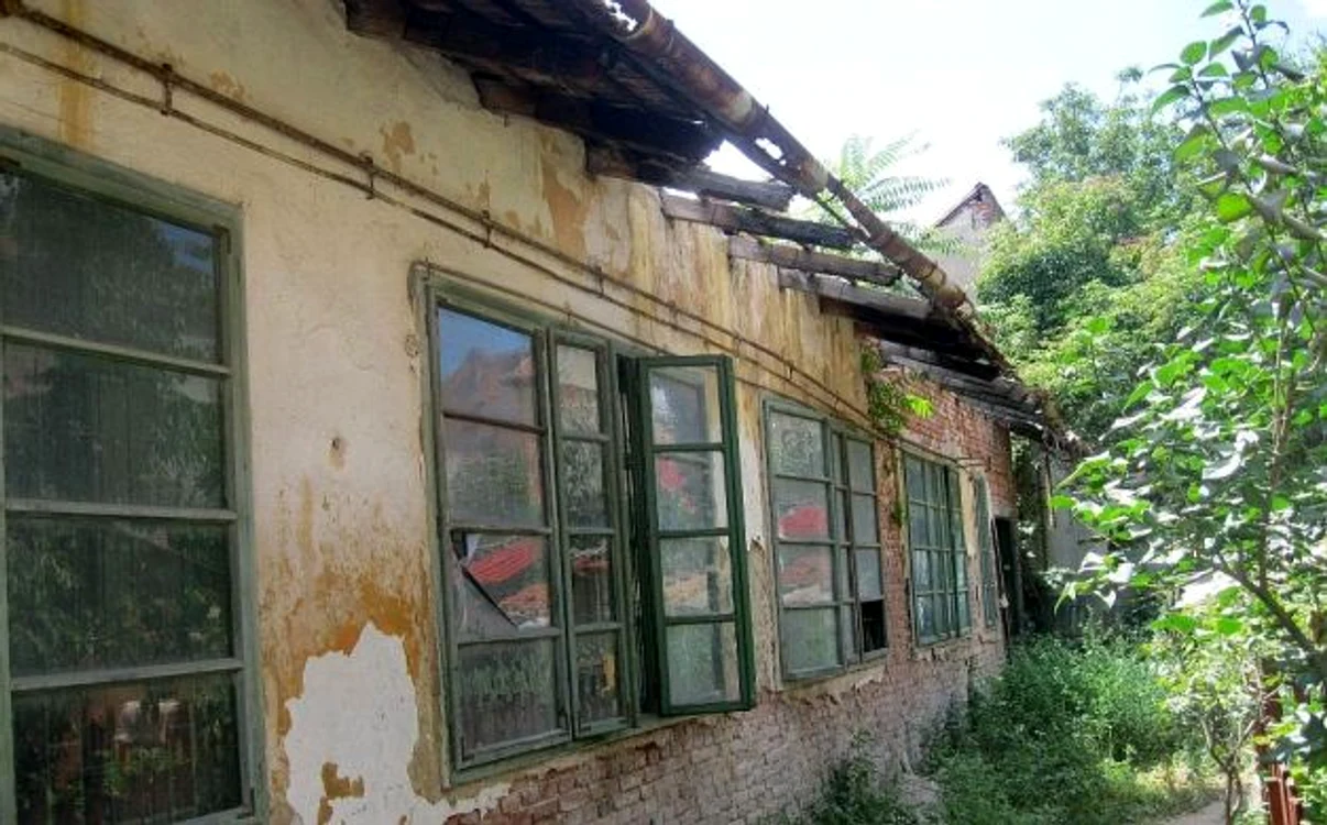 Imobilele preluate abuziv de comunişti au fost preluate de fosştii proprietari FOTO: adevarul.ro
