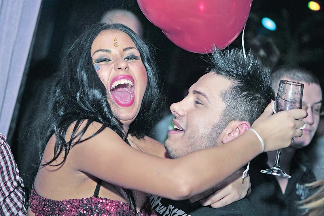 Cluburi  Danielei îi plăcea la maximum viața de  noapte și era o clientă fidelă a discotecilor