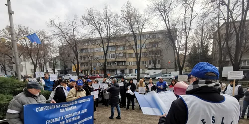 Protest în fața Prefecturii Timiș FOTO Ștefan Both