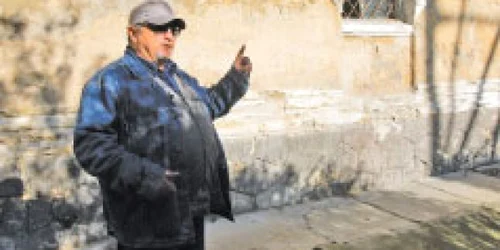 Octombrie 2009: căpitanul Ionel Boeru lângă locul execuţiei