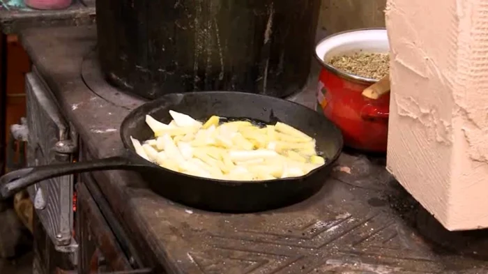 Tigaia cu cartofi a fost "mărul discordiei" între Vica şi Augustin la "Ferma Vedetelor"