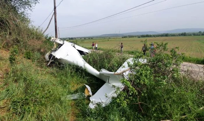 Avionul a fost distrus în urma prăbușirii FOTO ISU Alba