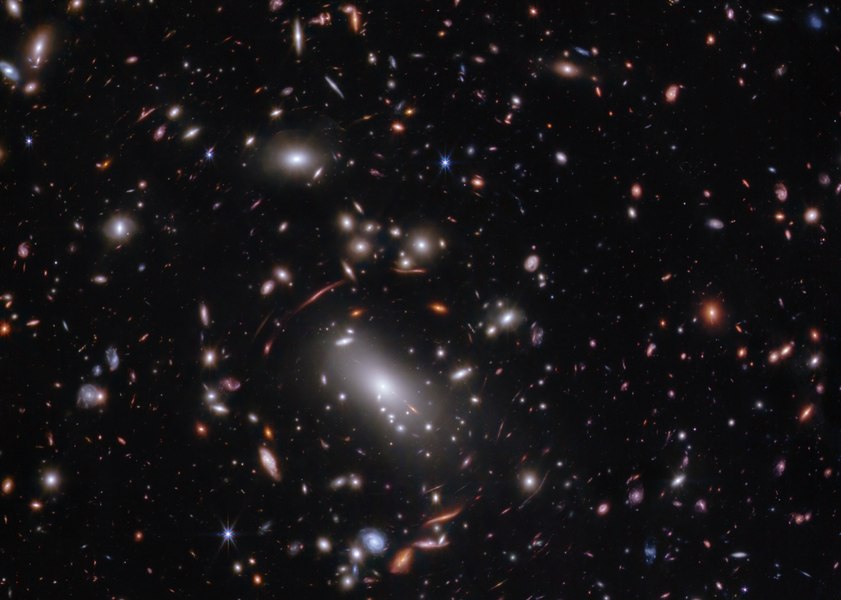 Galaxia „luminilor de Crăciun”. Imagini spectaculoase surprinse, în premieră, de telescopul NASA