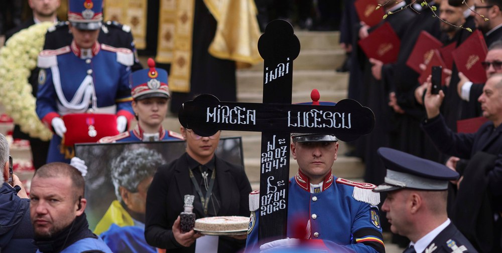 LIVE TEXT Mircea Lucescu, înmormântat cu onoruri militare. Cortegiul, apropiații și garda de onoare au ajuns la Cimitirul Bellu