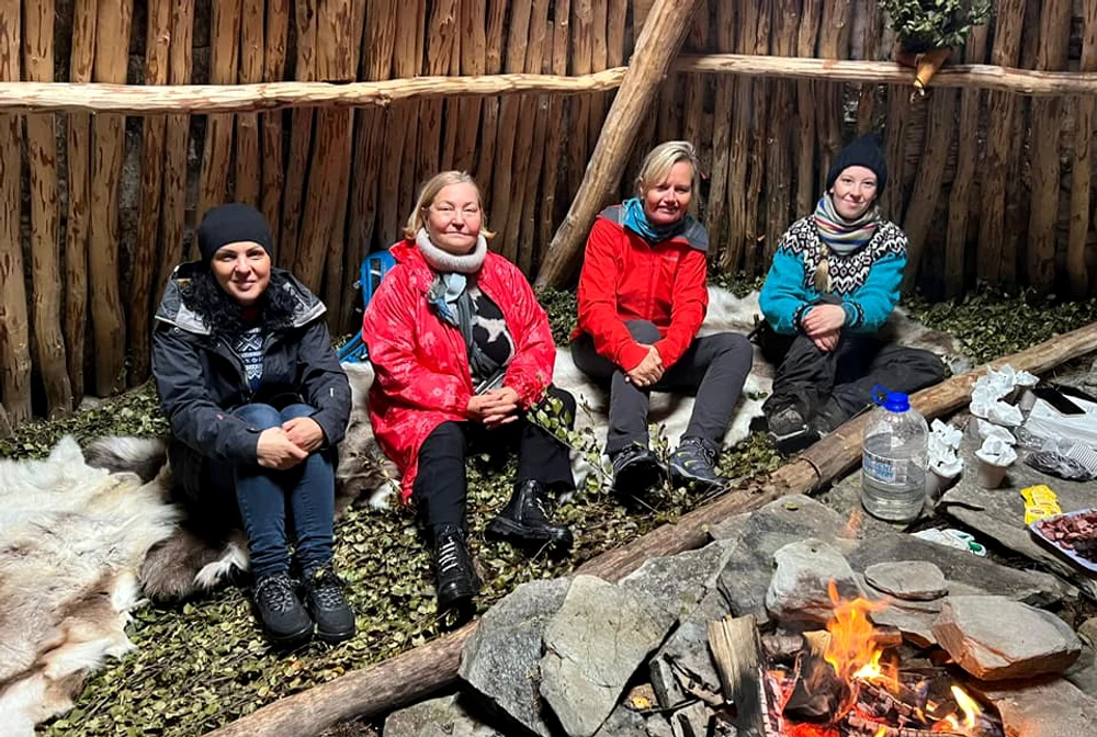 Cercetători de la Muzeul Satului în vizită la populația sami FOTO ROM A NOR Interferences