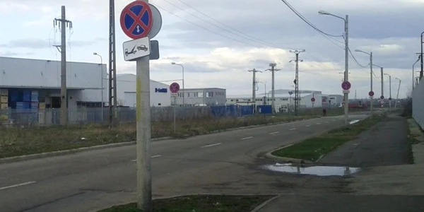 Oprirea este interzisă pe strada Paul Morand Foto