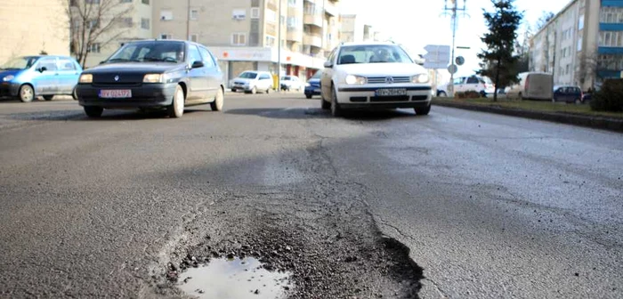 Groapa are un metru lungime şi 70 de centimetri lăţime. Foto. Bogdan Crăciun