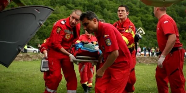 Victimele au fost transportate de urgenţă la spital foto Arhivă