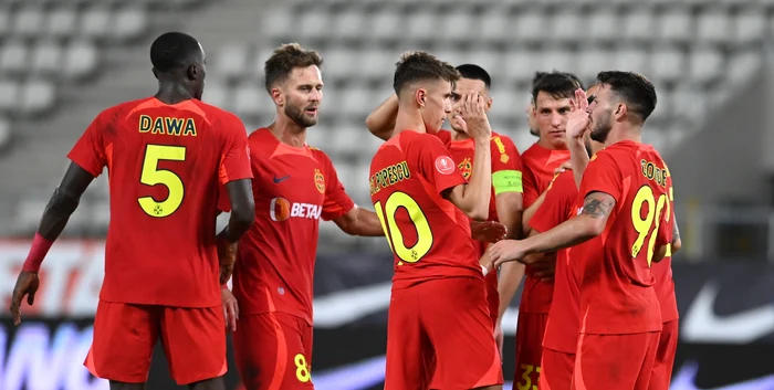 Fotbaliștii FCSB nu stau în ghete în meciurile din Europa. Foto Profimedia