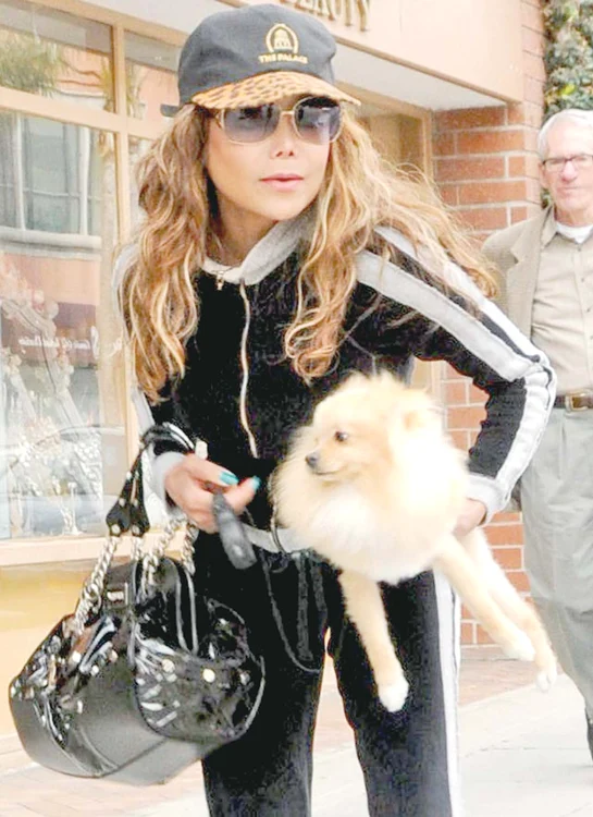 
    La Toya nu pleacă nicăieri fără  căţelul Prince (Fotografii: Wenn)  