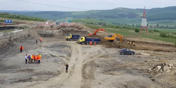 crater autostrada sibiu foto