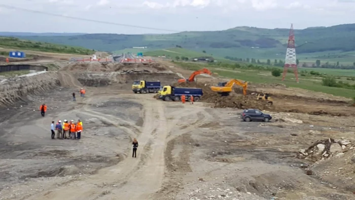 crater autostrada sibiu foto