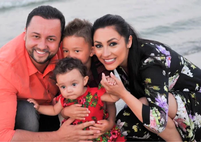 
    Andra şi Cătălin Măruţă an doi copii, David (5 ani) şi Eva ( un an)foto: arhiva personală  